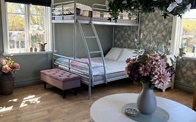 Hamnstuga i Hästholmens småbåtshamn